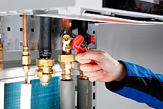 Использование прямого трубного ключа Rothenberger Heavy Duty 12" Использование прямого трубного ключа Rothenberger Heavy Duty 12"